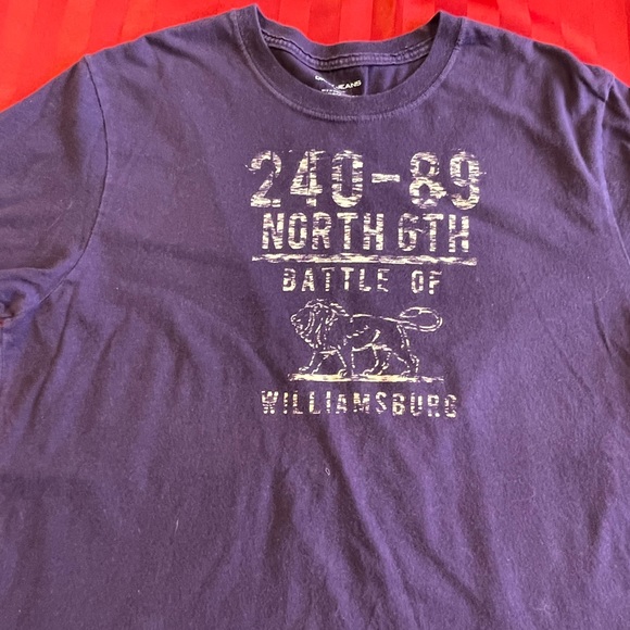 Men’s DKNY T-shirt - Picture 2 of 8